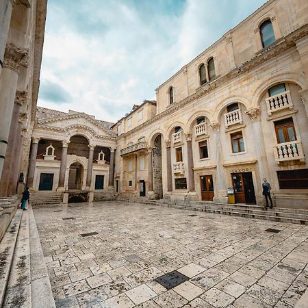 Ziggy Star In Diocletian Palace Split Exterior foto