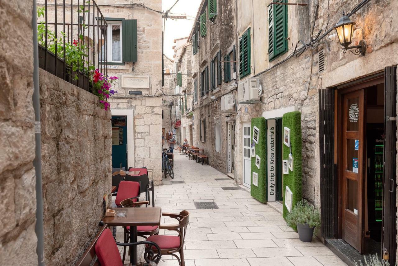 Ziggy Star In Diocletian Palace Split Exterior foto